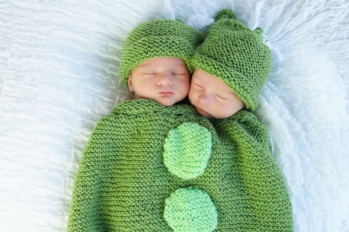 Dressed-up Twins 2