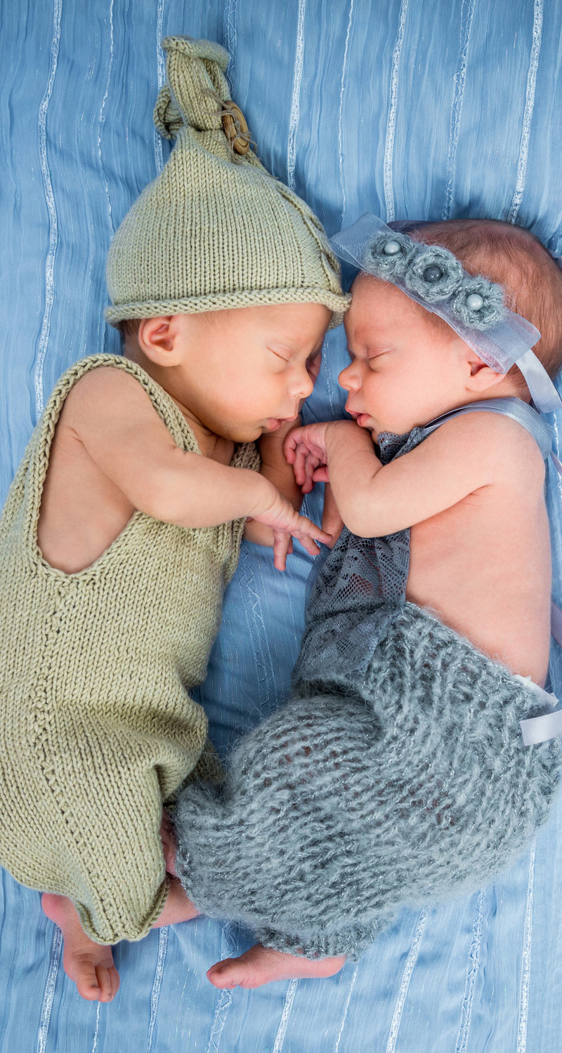 Dressed-up Twins 2